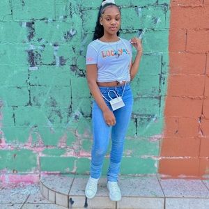 Meet your Posher, Kwamira